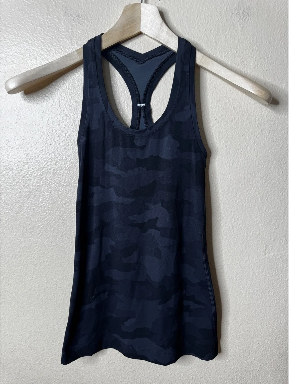 Lululemon Womens Racerback Tank Top 2 Gray Camo Athletic Performance